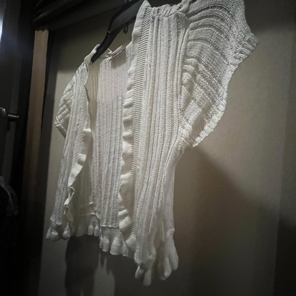 White lightweight top - Picture 2 of 2